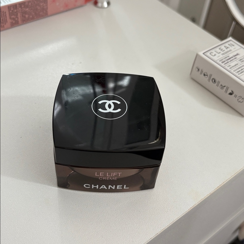 Chanel Le Lift Crème - Black